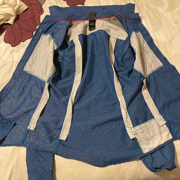 The North face sinched long sleeve - Picture 7 of 12